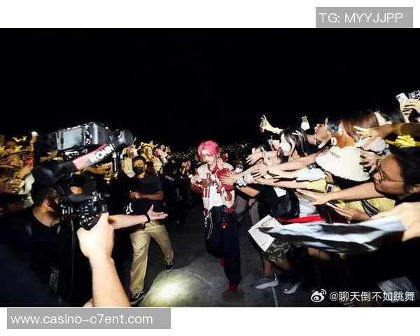 鹿晗足球春日会直播盛况空前球迷热情高涨共同见证精彩时刻